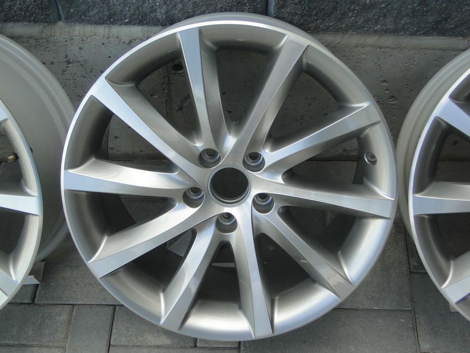 Nowe oryginale felgi VW 8J x 18 5x112 ET44 57,1mm wykończenie CNC