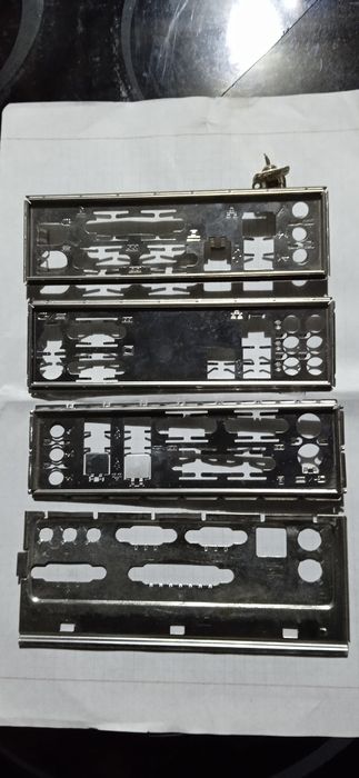 Заглушка материнської плати