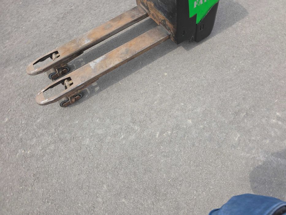 Wózek ręczny paleciak elektryczny CESAB 1300 kg