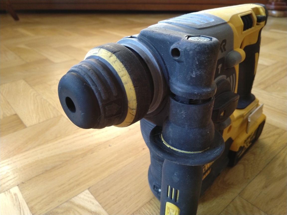 Młot Młotowiertarka akumulatorowa Dewalt DCH273 18V 1x5Ah  SDS plus