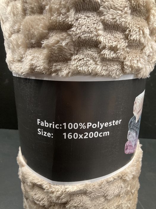 Puszysty i przytulny koc 160x200 beżowy Paris Luxury