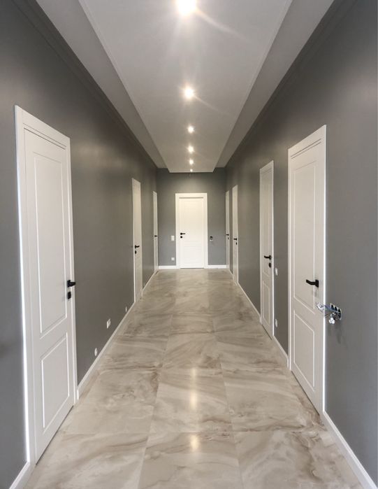 Профессиональная установка межкомнатных дверей плинтусов линолеум