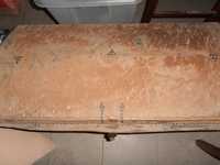 Baú antigo em couro, 90x45 cm