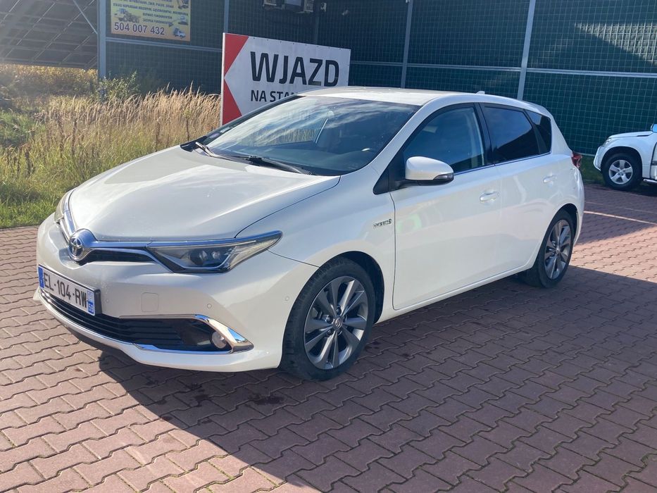 Toyota Auris Niski przebieg||Automat||Hybryda