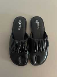 Black sandals, size 5 new. Jeeini