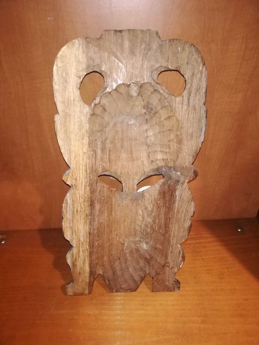 Rosto de madeira tribal