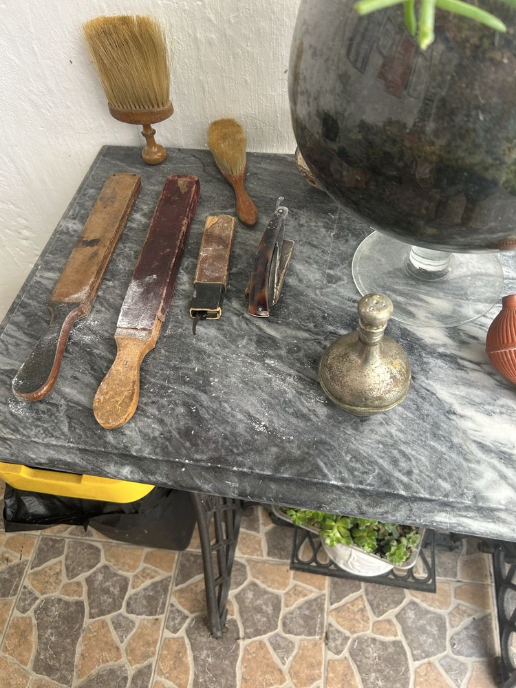 Matrial de barbearia antigo