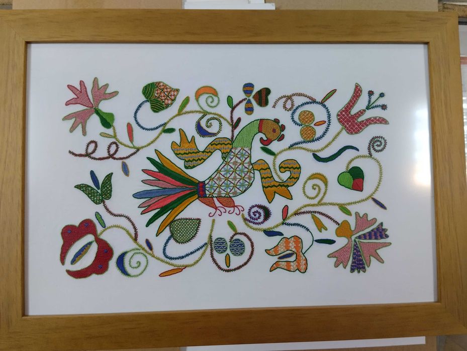 Novo preço Bordado de pássaro com moldura castanha muito bonito