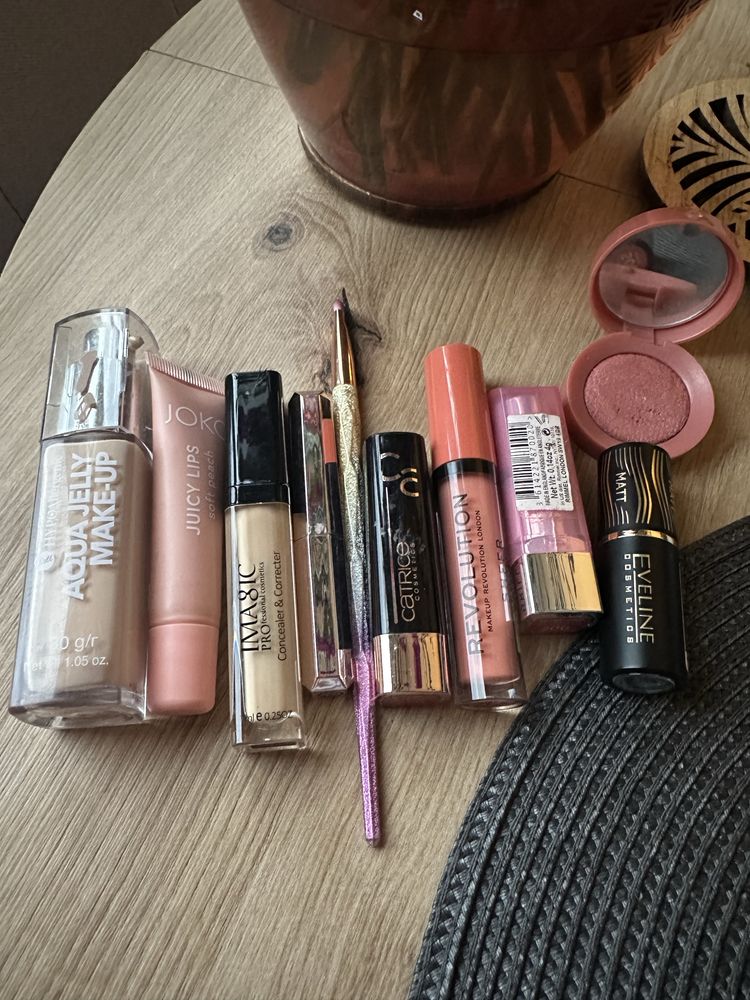 Zestaw kosmetyków Fenty Bell Yoko Bourjois