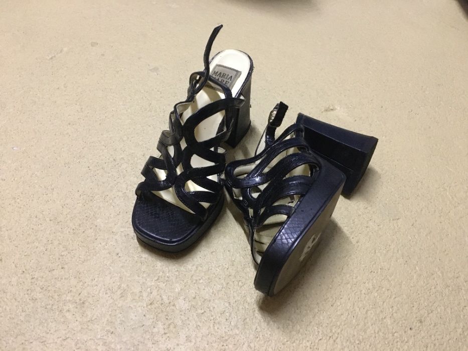 Sandálias de salto alto