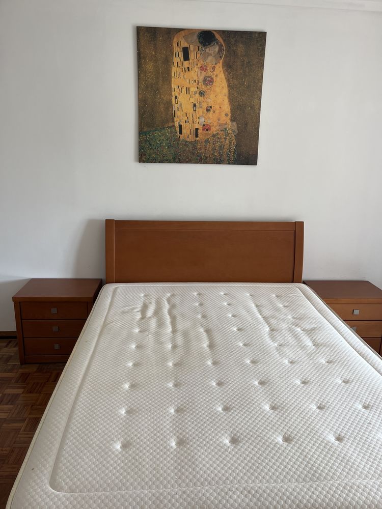 Conjunto de quarto - cama de casal, mesas de cabeceiras