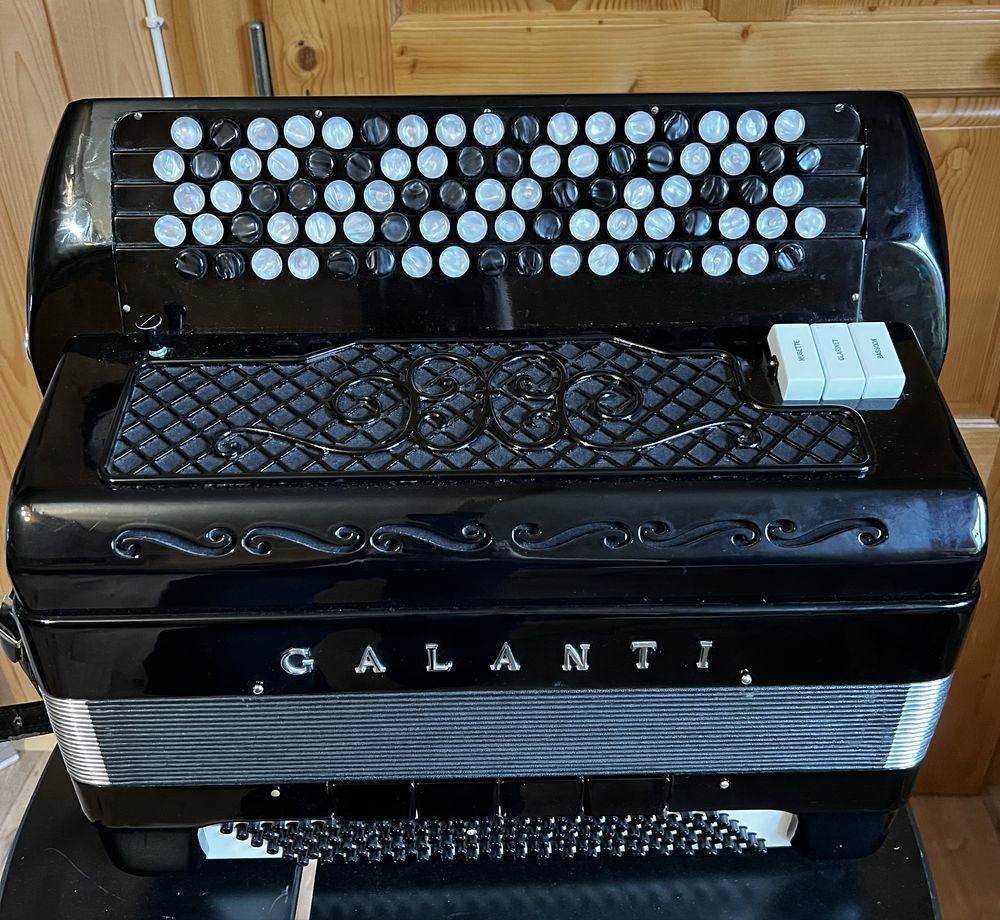 Akordeon guzikowy Gallanti 120 bas 3 chór cassotto kanałowy