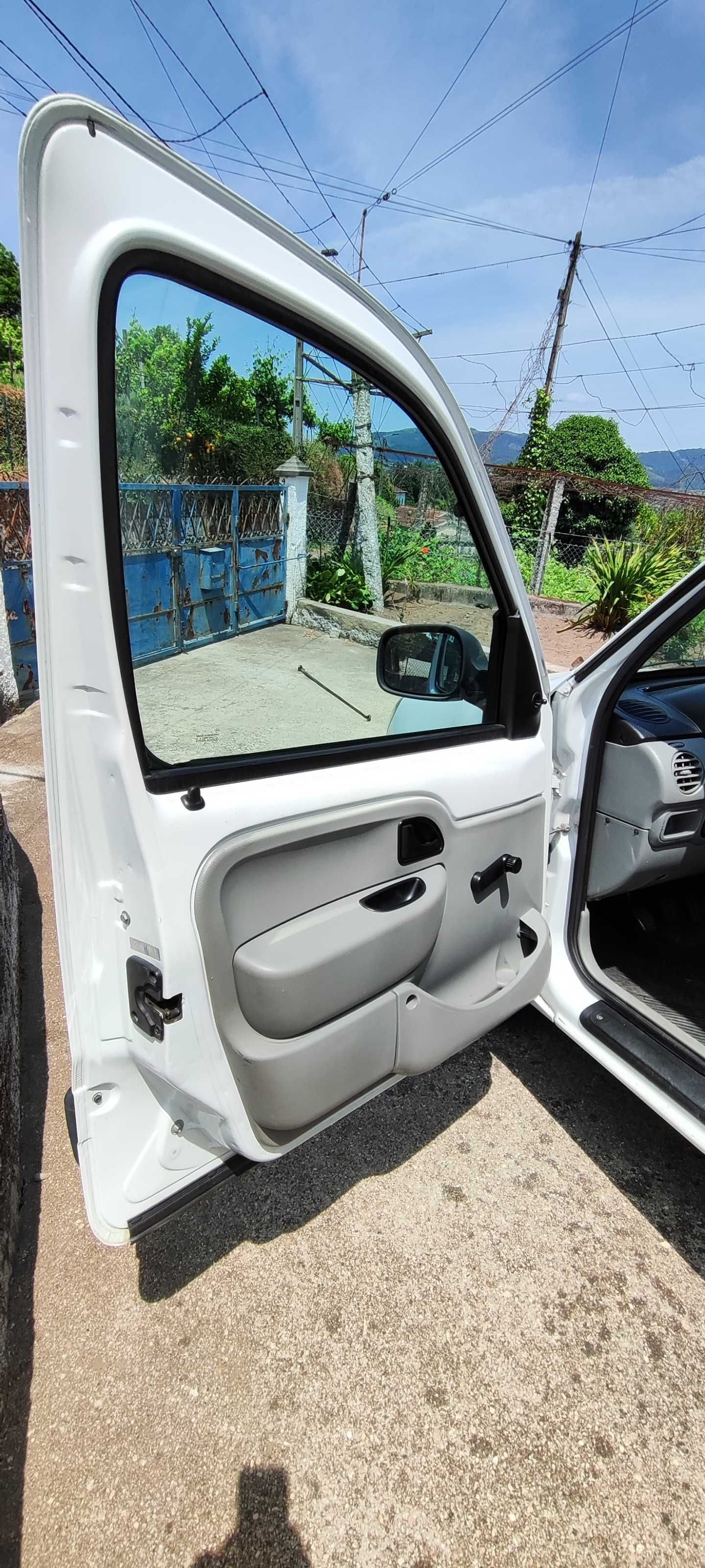 Carrinha em excelente estado, modelo nacional, pronta a trabalhar.