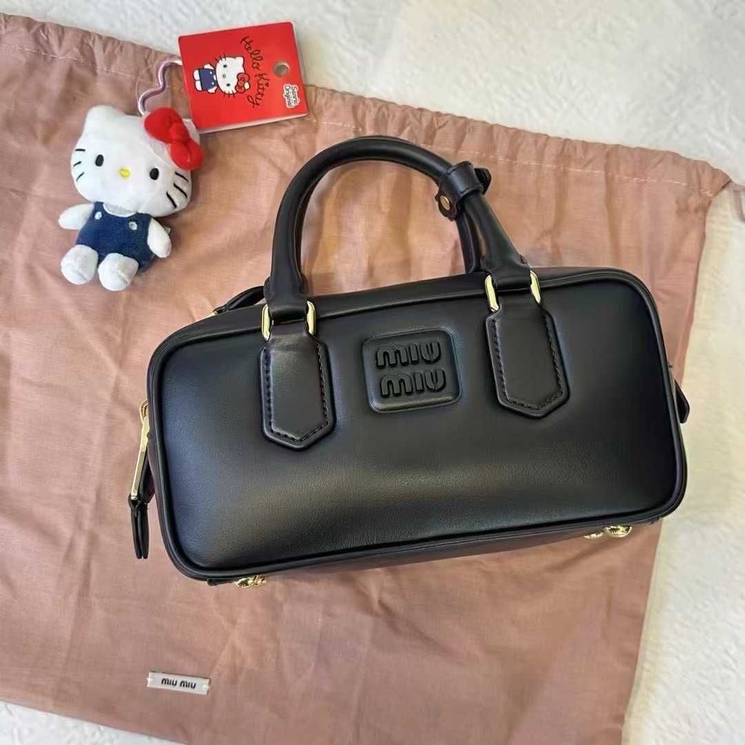 MiuMiu Czarna Mała Torba Biznesowa Minimalistyczna Darmowe Zwroty