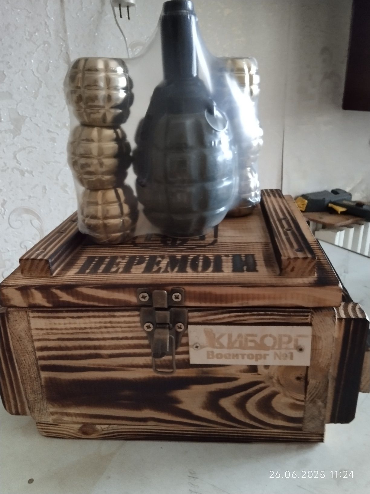 Подарочный набор для мужчины в кейсе из дерева