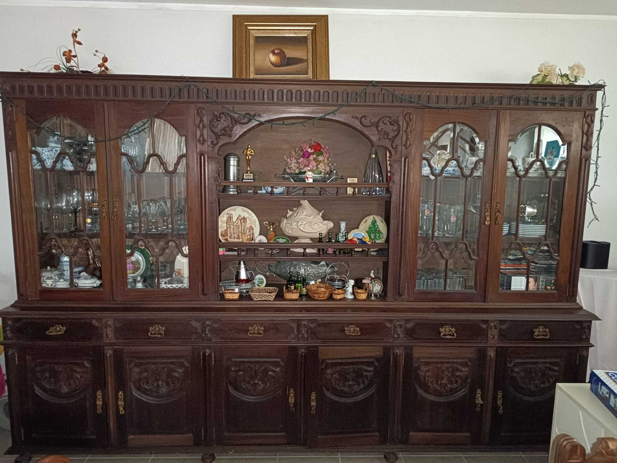 Conjunto Antigo: Cristaleira + Mesa + Cadeiras