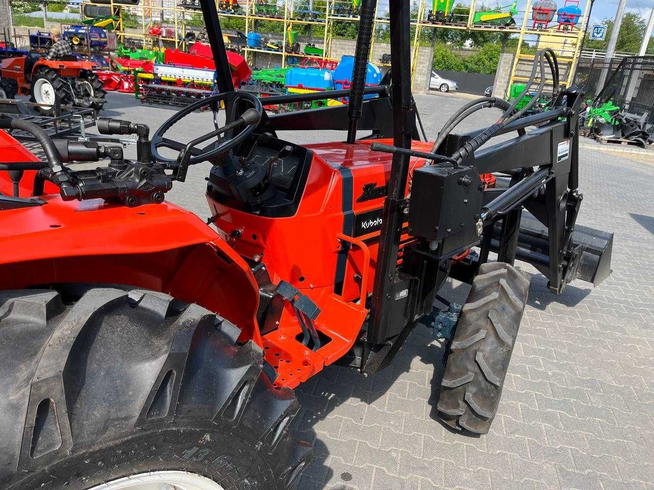 Kubota L1-455 Front