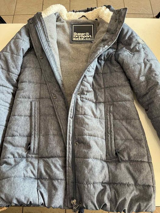 Продам жіночу куртку у відмінному стані. Розмір.М.