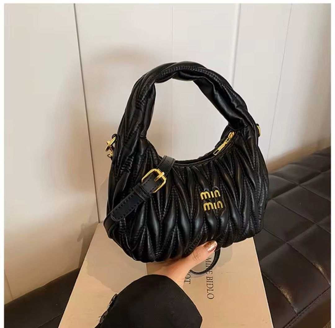 Сумка багет Miu miu з екошкіри у кольорах.