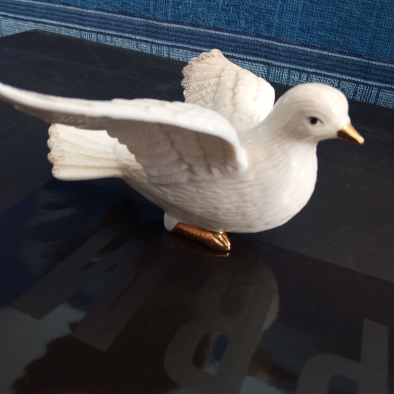 Gołabek b. wyjątkowa ręcznie wykonana figurka z porcelany.