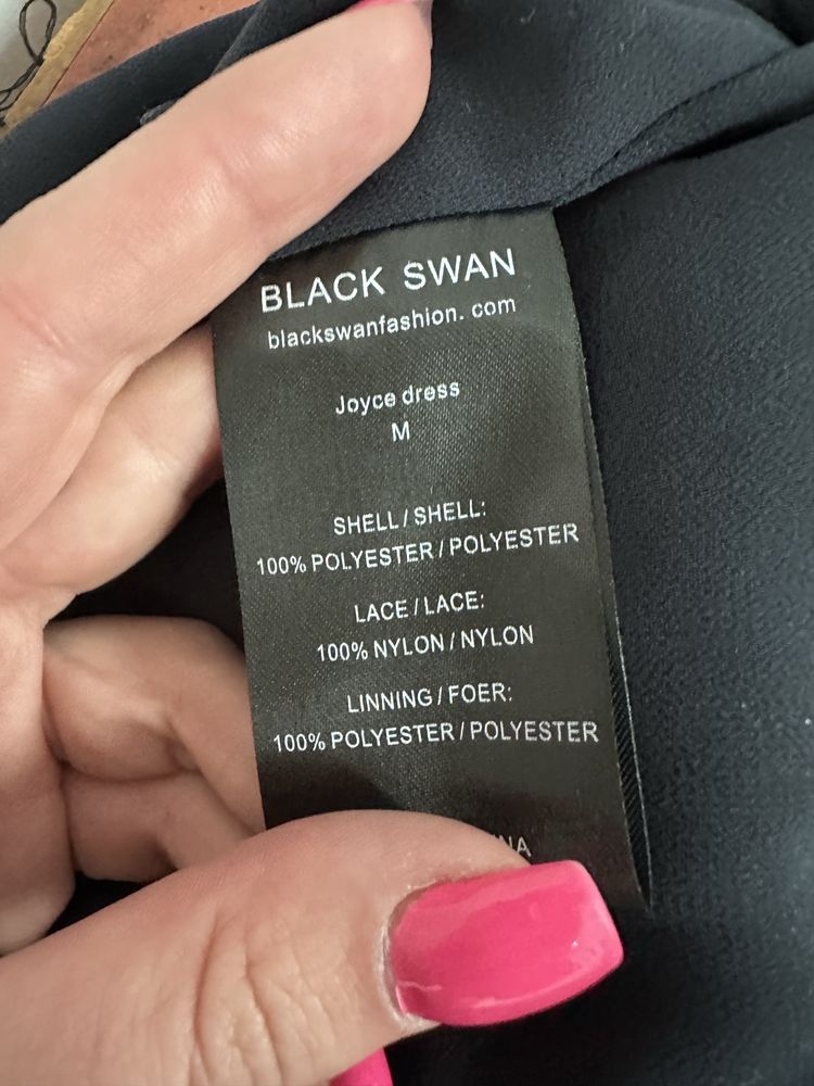 Czarna sukienka black swan