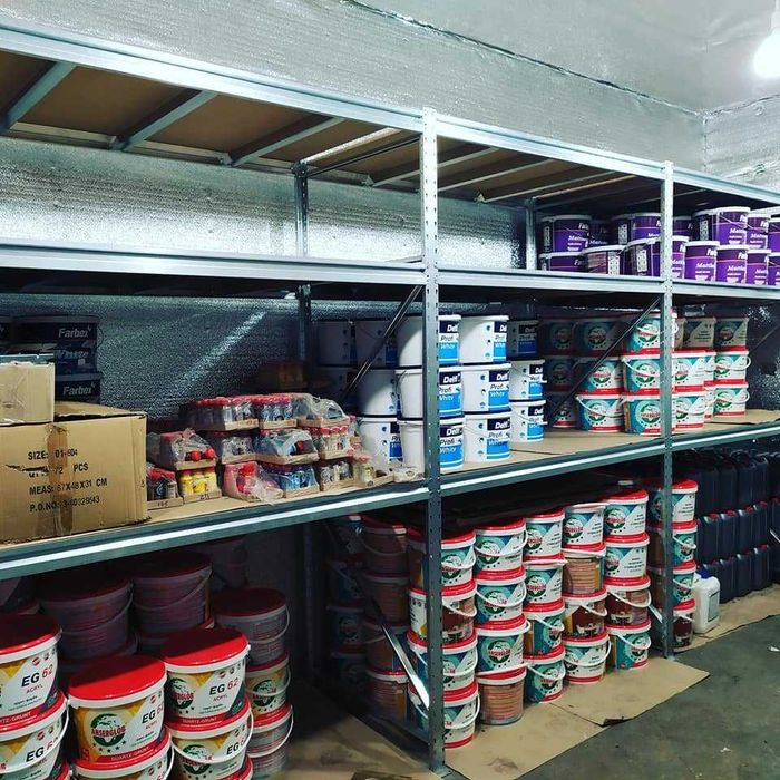 Стелажі з полицями підсилені на склад. Металеві. Для шин і коліс