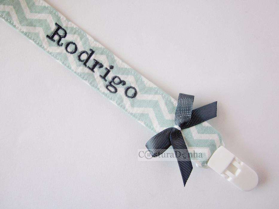 Prende chucha personalizada com nome bordado - boa oferta
