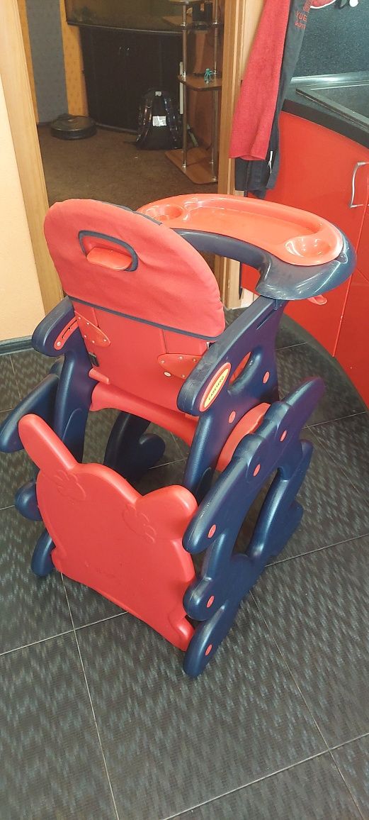 Стільчик для кормління Caretero
