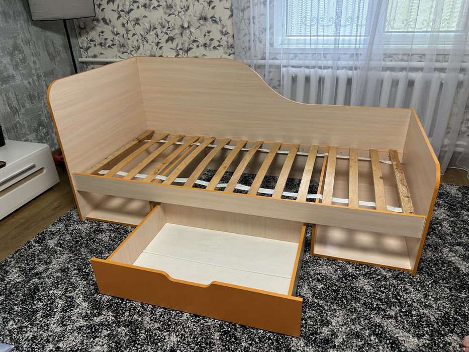 Ліжко з матрацом