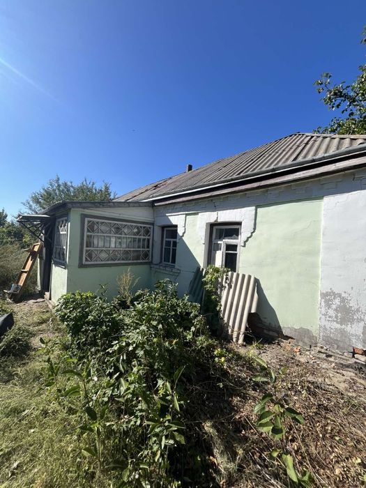 Продам житловий будинок із земельною ділянкою