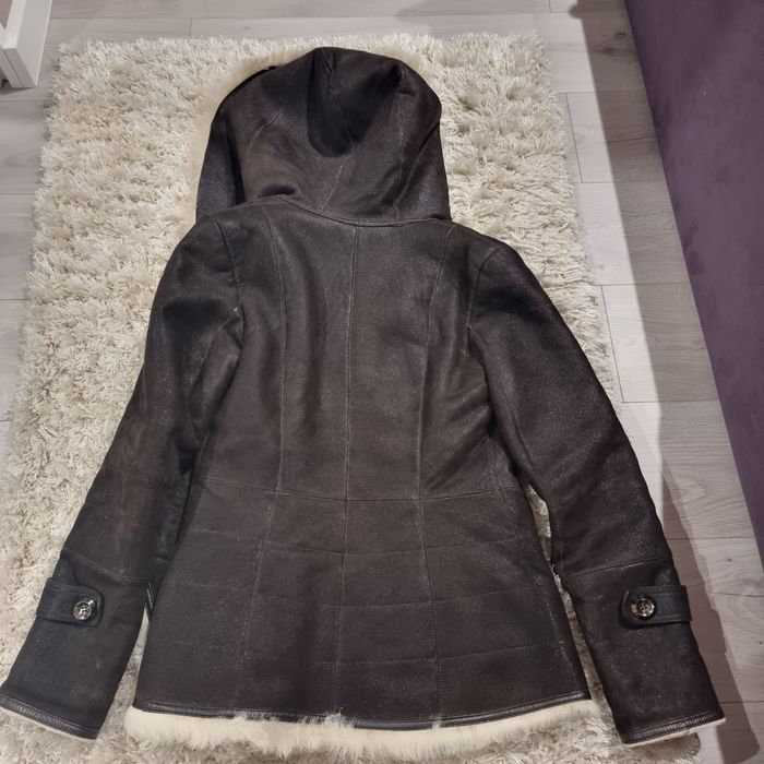 Продаю натуральною дубленку с большими капюшоном размер s