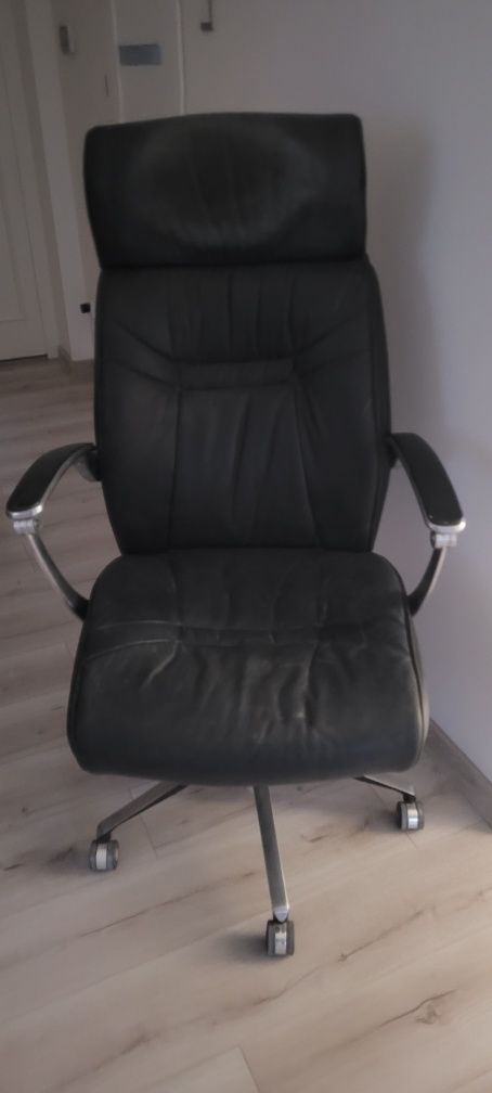 fotel biurowy skórzany