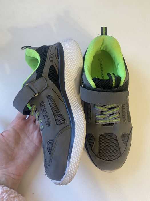 Класні кросівки на хлопця 37 р waikiki