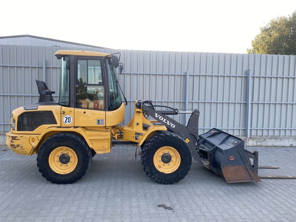 Volvo L30 z waga!!! L35 cat 906 cat 907 kubota 070 komatsu wa80
