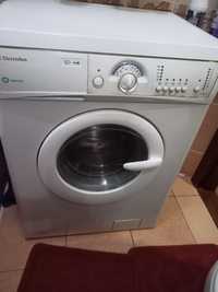 Продам пральну машину на запчастини Electrolux EWS1020