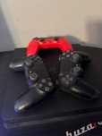 PlayStation 4 z 3 padami