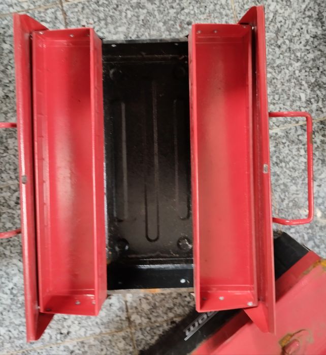 2 caixas de ferramentas da marca facom sem ferramentas