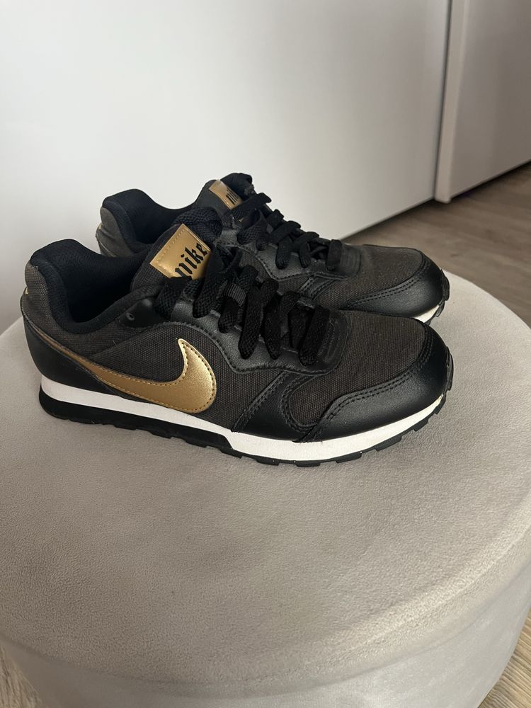 Nike MD Runner damskie na jesień buty