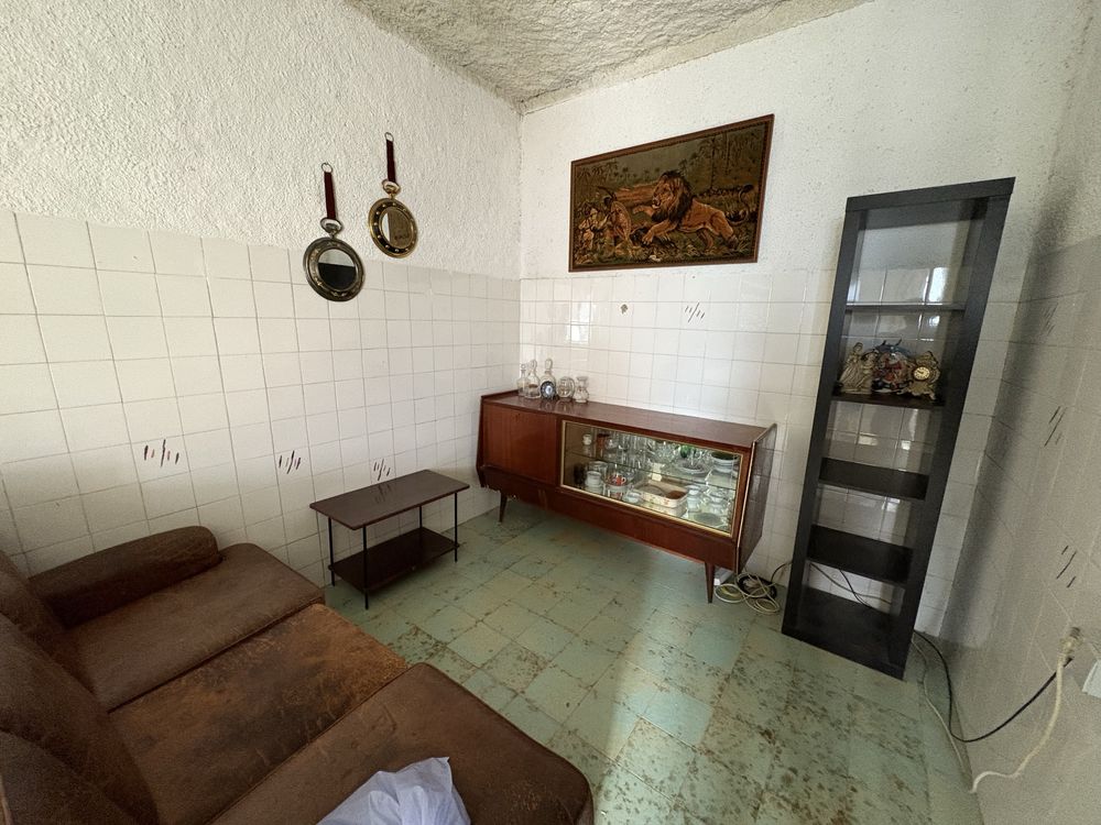 Casa no luso com um quarto, sala cozinha e casa de banho