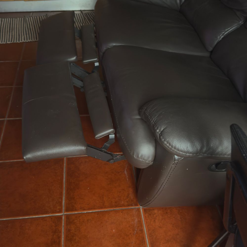 Sofa em pele 3 lugares