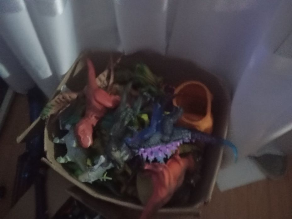 Коробка игрушек динозавров