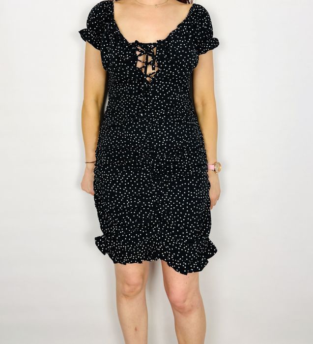 Czarna sukienka mini w białe groszki z wiązaniem i falbankami S 36