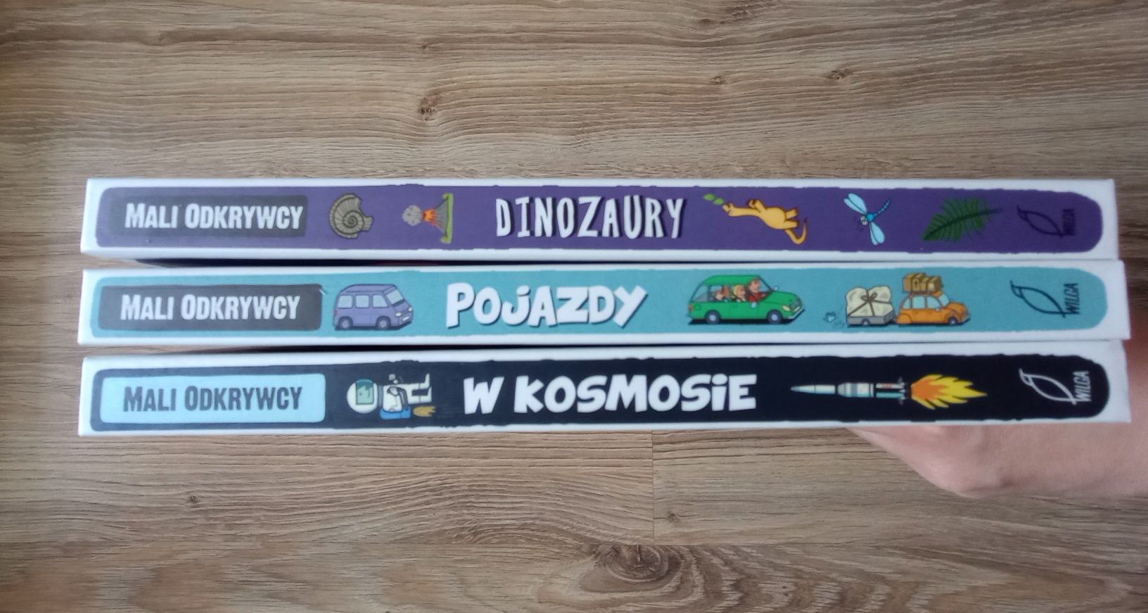 Książka z okienkami Mali odkrywcy W kosmosie Pojazdy Dinozaury