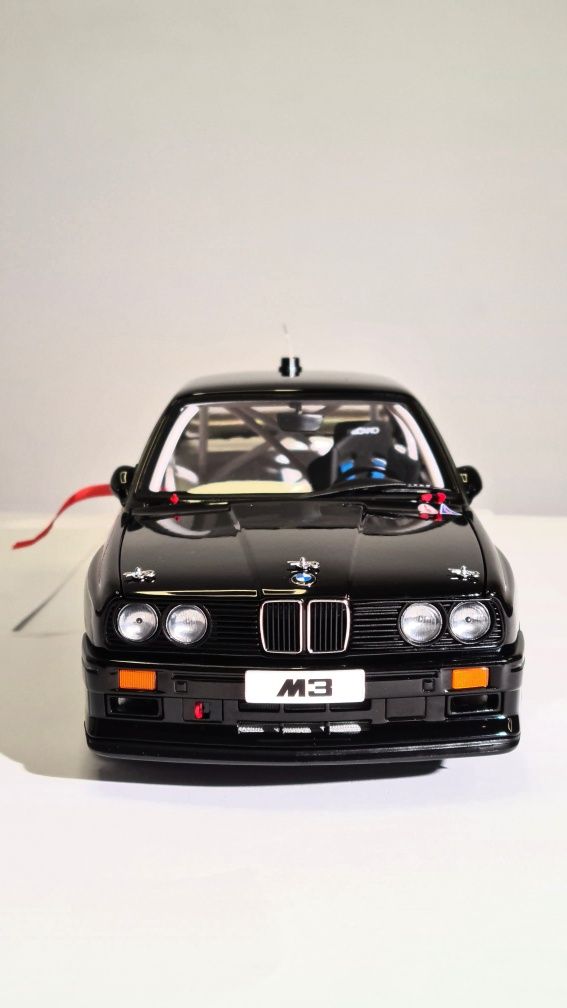 BMW M3 (e30) DTM Plain Body Autoart 1:18 Unikat