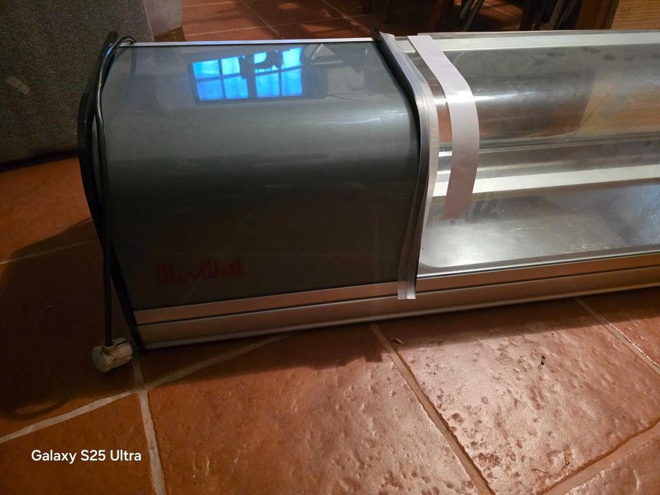 vende se vitrine frigorifica em bom estado