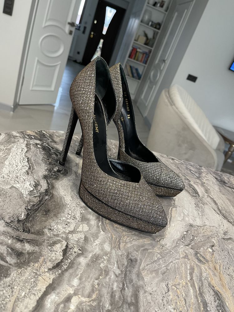 Продам в ідеальному стані туфлі YSL