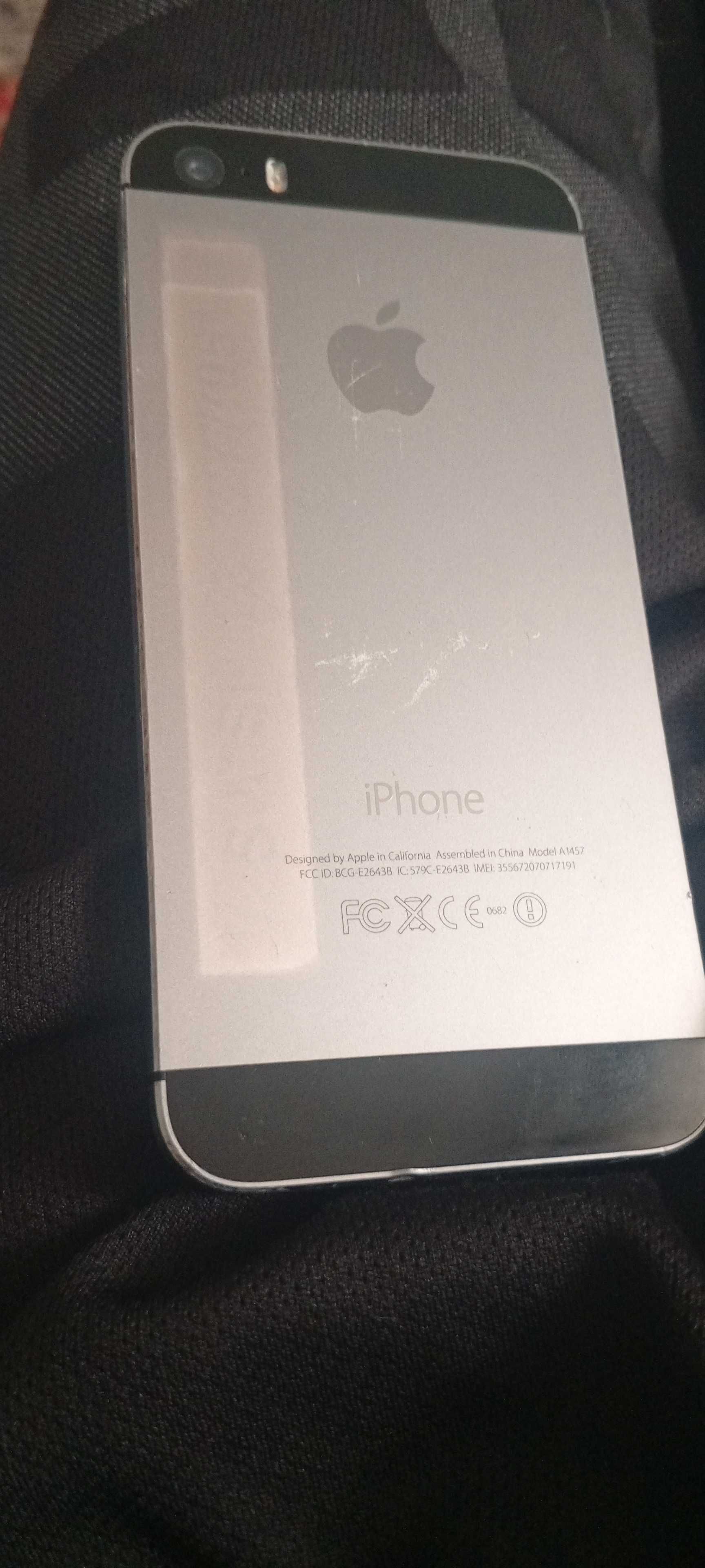 iPhone 5s с мінусів задня кришка поцарапкана а так в ідеальному стані