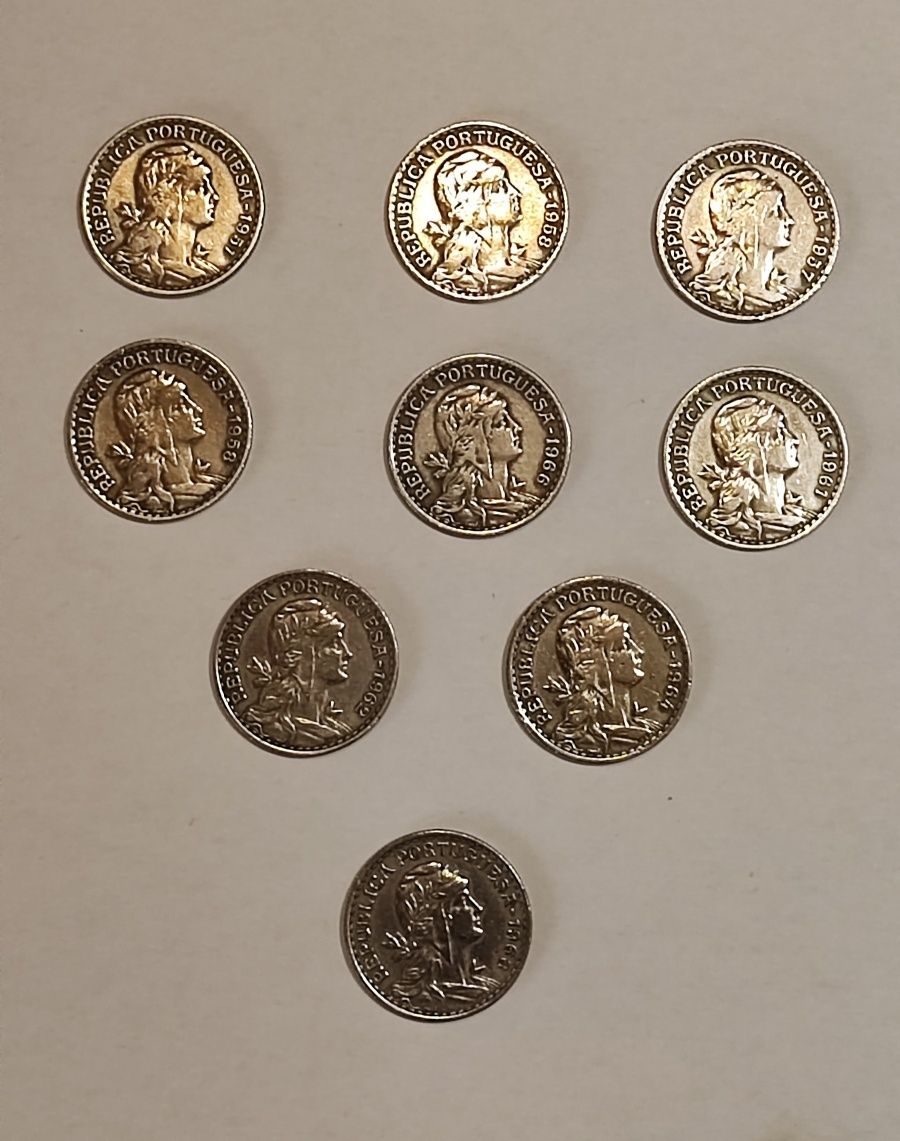 Lote 9 Moedas de 1 escudo Alpaca