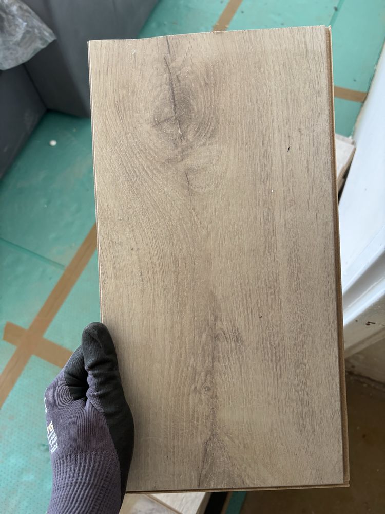 Panele podłogowe – ok. 9–10 m², duze kawalki