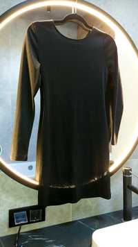Вечірня чорна маленька сукня, приталена з рукавами та вирізом на спині